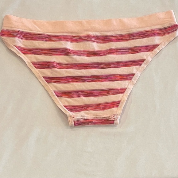 NEW WITH TAGS VICTORIA’S SECRET XS 4 PK CHEEKY PANTIES - Picture 7 of 8